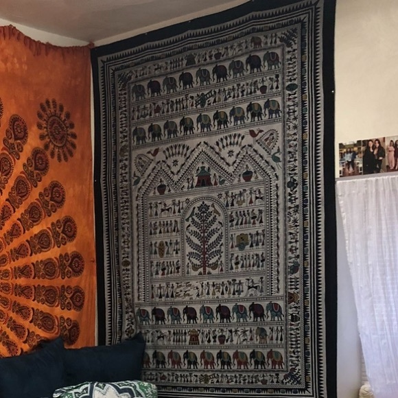 Black and grey tapestry - Picture 4 of 6